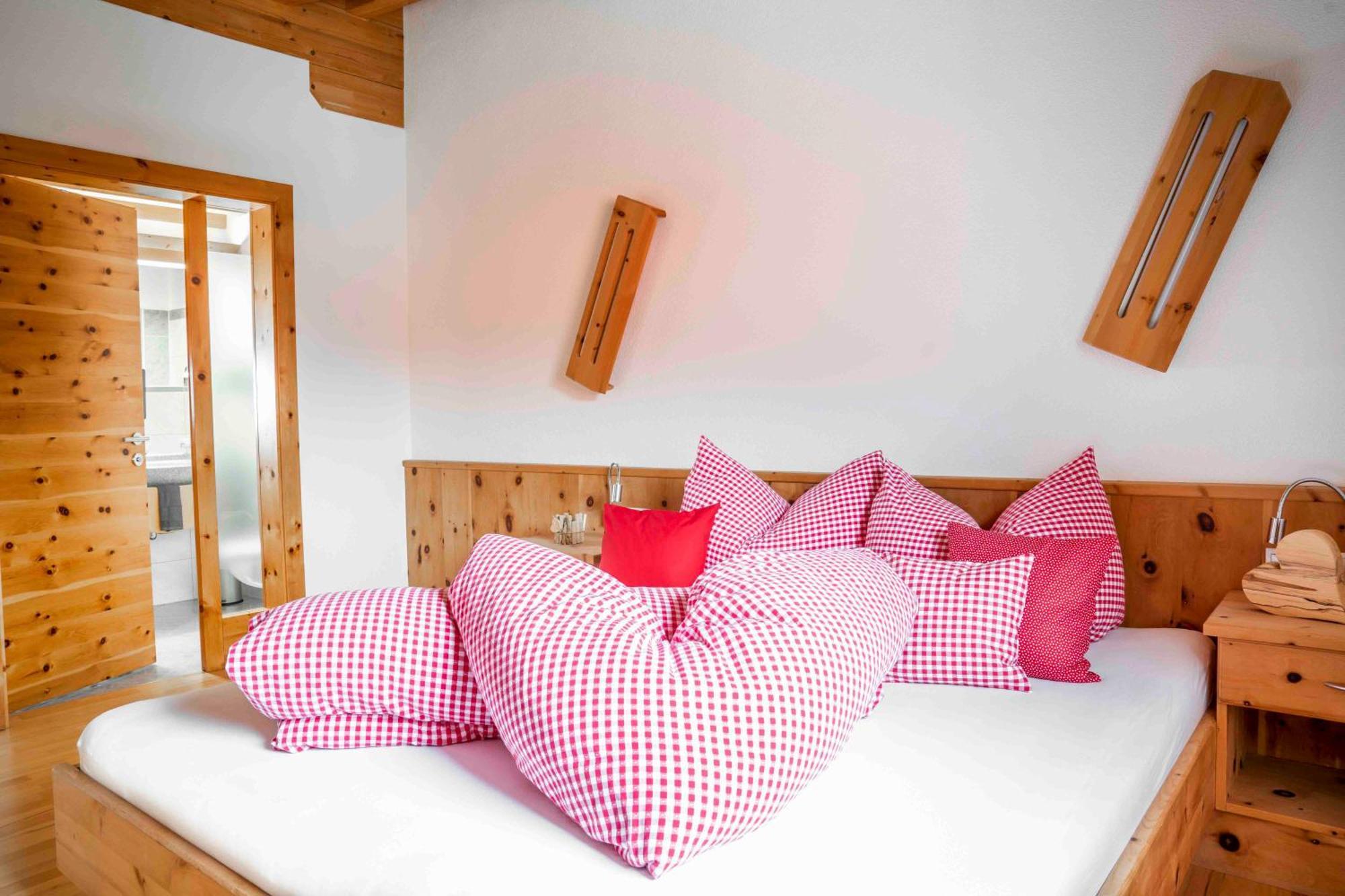 Kinderbauernhof Ierzerhof Arzl im Pitztal Buitenkant foto